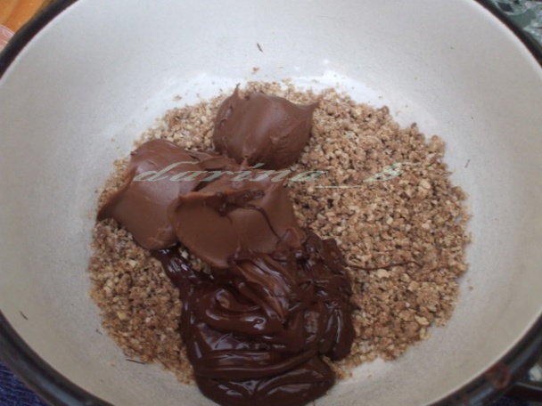 Tvarohovo šľahačková torta s čokoládovými bonbónmi - obrázok 3