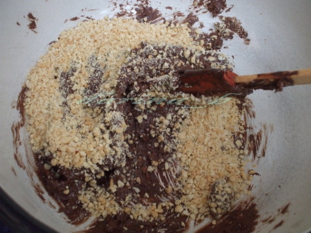 Tvarohovo šľahačková torta s čokoládovými bonbónmi - obrázok 5