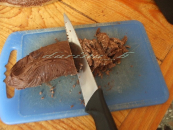 Tvarohovo šľahačková torta s čokoládovými bonbónmi - obrázok 8