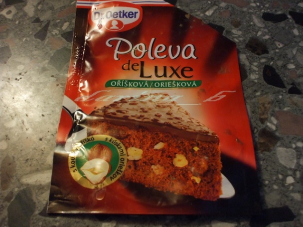 Tvarohovo šľahačková torta s čokoládovými bonbónmi - obrázok 12