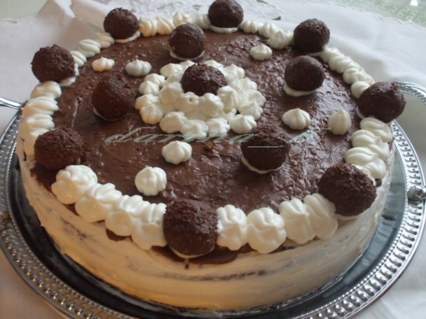 Tvarohovo šľahačková torta s čokoládovými bonbónmi - obrázok 13