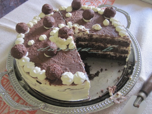 Tvarohovo šľahačková torta s čokoládovými bonbónmi - obrázok 14