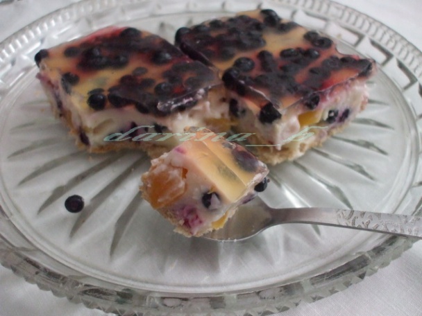 Tvarohovo - pudingové rezy s ovocím - obrázok 7