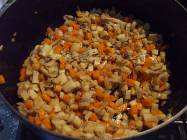 Zeleninová polievka s hlivou a pšenovými haluškami - obrázok 1