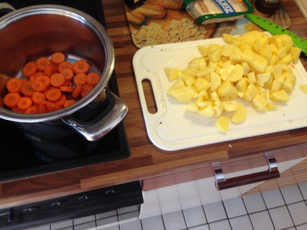 Teľacia špička s omáčkou z kozákov a michaliek podávaná so zemiakovo-mrkvovým pyré (fotorecept) - obrázok 2