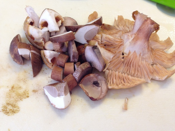 Teľacia špička s omáčkou z kozákov a michaliek podávaná so zemiakovo-mrkvovým pyré (fotorecept) - obrázok 4