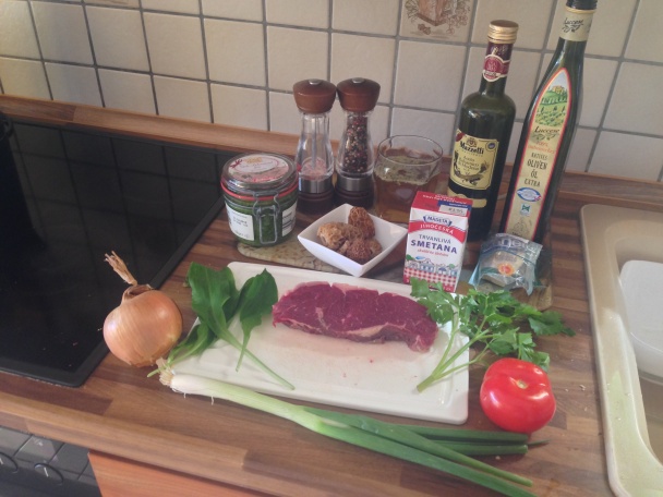 Steak z roštenky s omáčkou zo smrčkov a medvedieho cesnaku (fotorecept) - obrázok 1