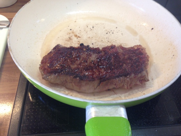 Steak z roštenky s omáčkou zo smrčkov a medvedieho cesnaku (fotorecept) - obrázok 8