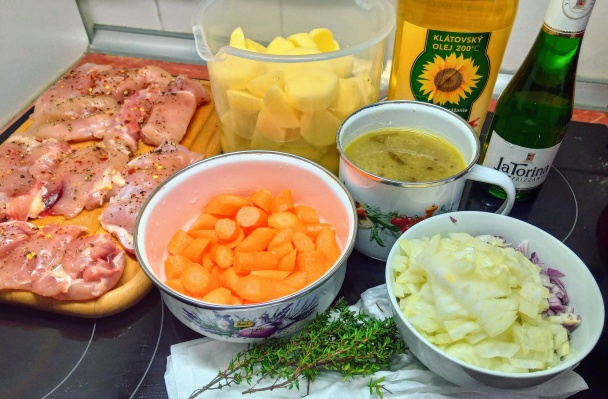 Kuracie na tymiane so zemiakmi v multifunkčnom hrnci (fotorecept) - obrázok 1