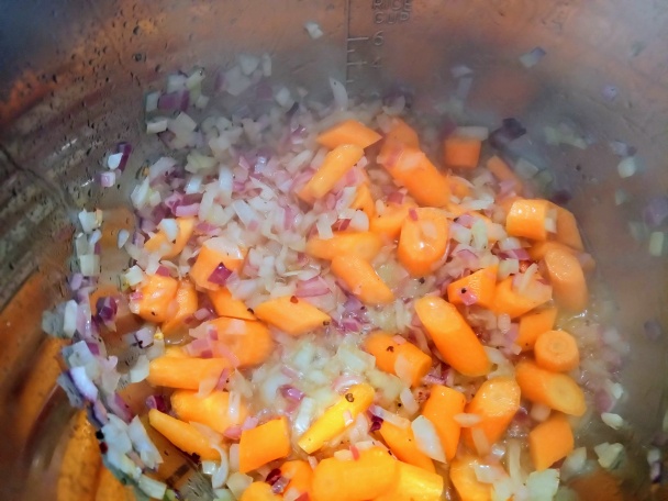 Kuracie na tymiane so zemiakmi v multifunkčnom hrnci (fotorecept) - obrázok 3