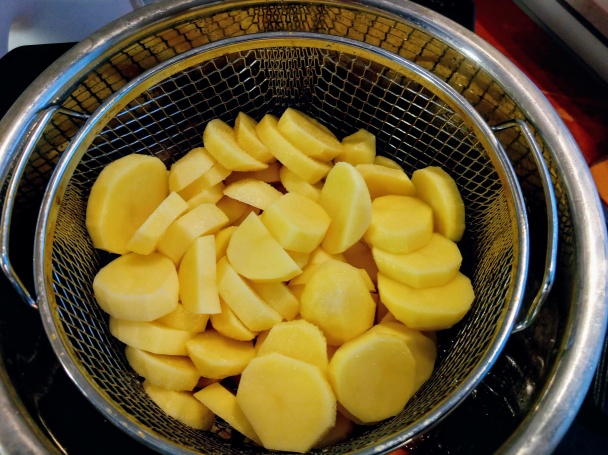 Kuracie na tymiane so zemiakmi v multifunkčnom hrnci (fotorecept) - obrázok 6