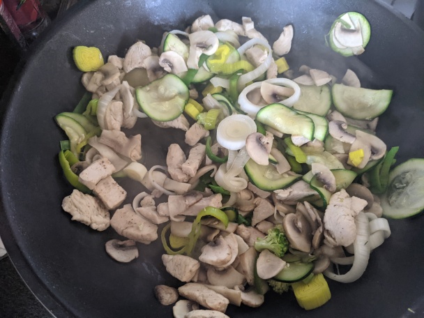 Cestoviny s kuracím mäsom a so zeleninou (fotorecept) - obrázok 3