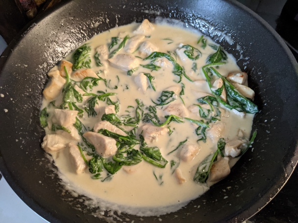 Penne s kuracími prsami, špenátom a gorgonzolovou omáčkou - obrázok 3