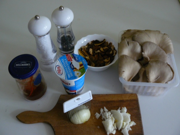 Hubovo sójový perkelt s tvarohovými haluškami - obrázok 1