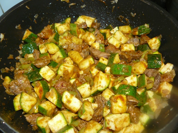 Pečienka s cukinou a duseným kelom - obrázok 1