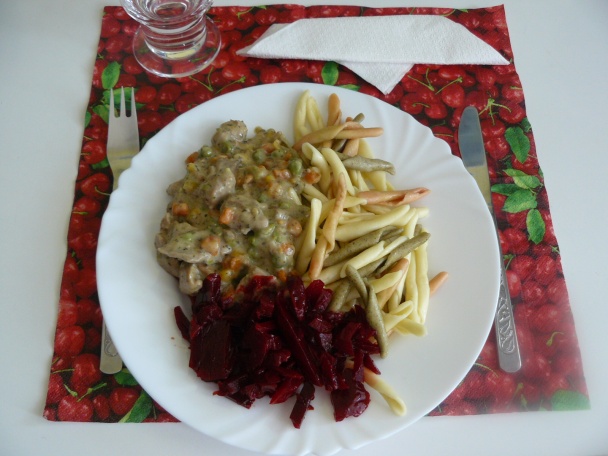 Horné morčacie stehno na zeleninovo, syrovej omáčke. - obrázok 1
