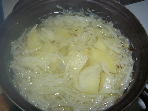 Osviežujúca kapustová polievka - obrázok 1