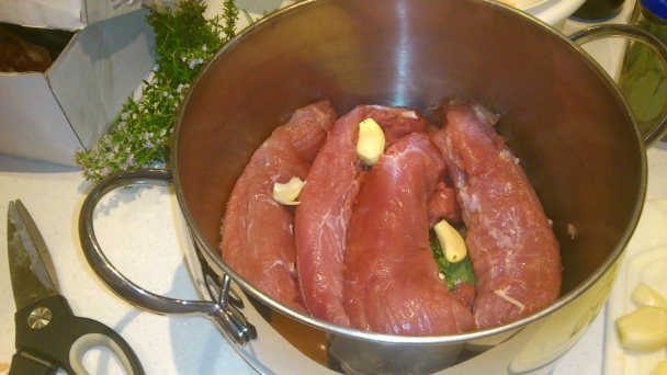 Grilovaná panenka s rozmarínovými zemiakmi.. a ešte inými dobrotami. - obrázok 1