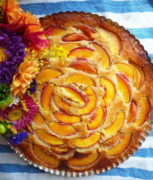 Špaldový koláč s broskyňami, kokosovým olejom a kardamónom  - obrázok 3