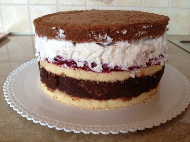 Punčovo-tvarohová torta s malinami - obrázok 4