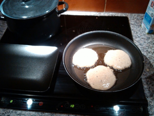 Jahodovo-jahodové lievance z kefírového cesta - obrázok 2