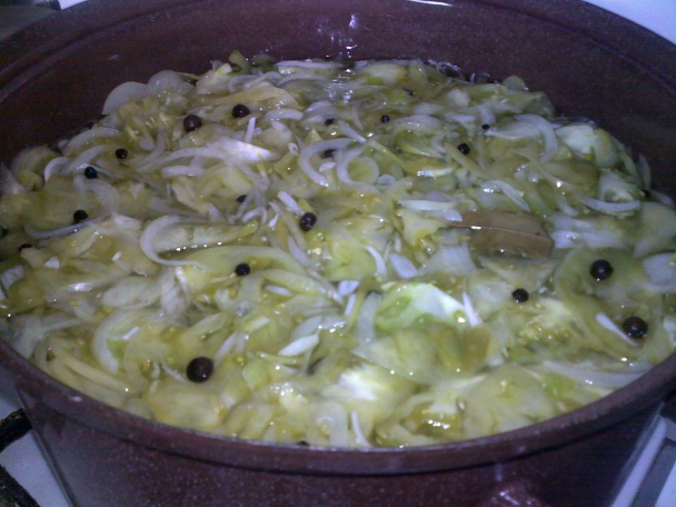 Šalát z nedozretých paradajok bez sterilizovania (fotorecept) - obrázok 5