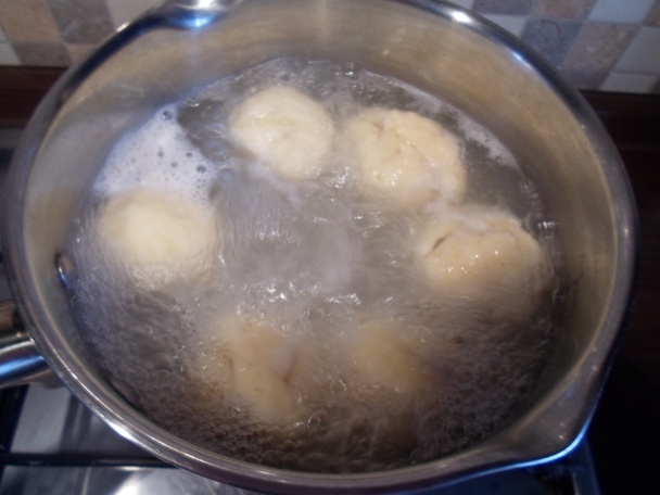 Ovocné zemiakové guličky - gombovce (fotorecept) - obrázok 8