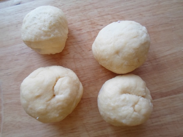 Kysnuté knedličky s ovocím - obrázok 4