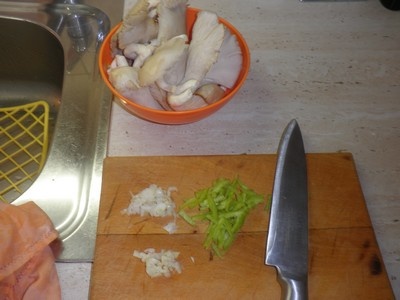 Hliva s cuketou v smotanovej omáčke (fotorecept) - obrázok 1