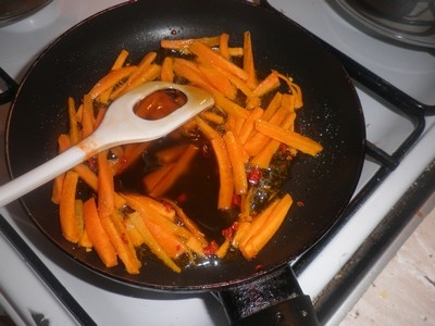 Morčacie mäso v zemiakovej lokši a pikantná mrkva (fotorecept) - obrázok 6