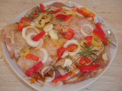 Kuracinka s paprikovou omáčkou a cesnakovými nokami (fotorecept) - obrázok 1