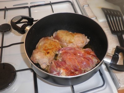 Kuracinka s paprikovou omáčkou a cesnakovými nokami (fotorecept) - obrázok 2