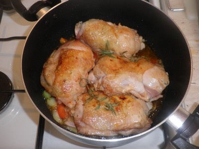 Kuracinka s paprikovou omáčkou a cesnakovými nokami (fotorecept) - obrázok 4