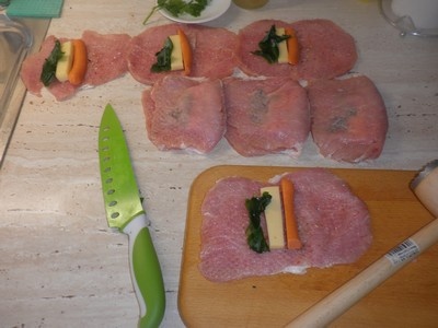 Plnené plátky bravčového karé s bylinkovo-vínovovou omáčkou (fotorecept) - obrázok 1