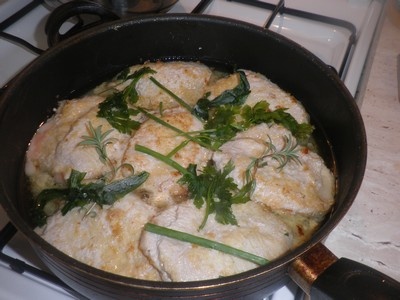 Plnené plátky bravčového karé s bylinkovo-vínovovou omáčkou (fotorecept) - obrázok 4