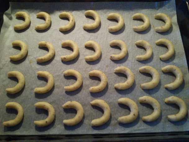 Mandľové rohlíčky obaľované v škorici - obrázok 1