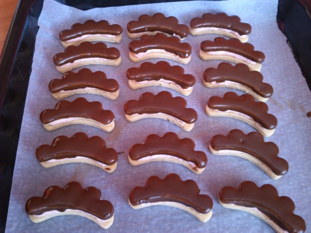 Orechové rožky s krémom - obrázok 5