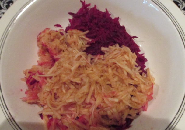 Šalát z jabĺk, červenej repy a chrenu (fotorecept) - obrázok 4