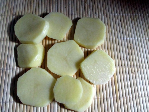 Zemiakové kvetinky s oblohou a tatárskou omáčkou ( fotorecept) - obrázok 2