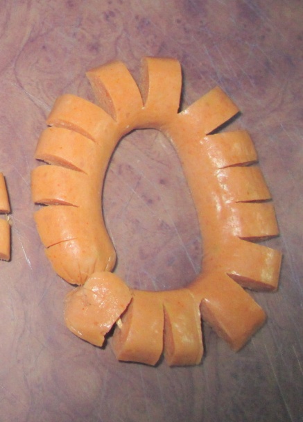 Párky v tvare kvetov zapečené s vajíčkom (fotorecept) - obrázok 4