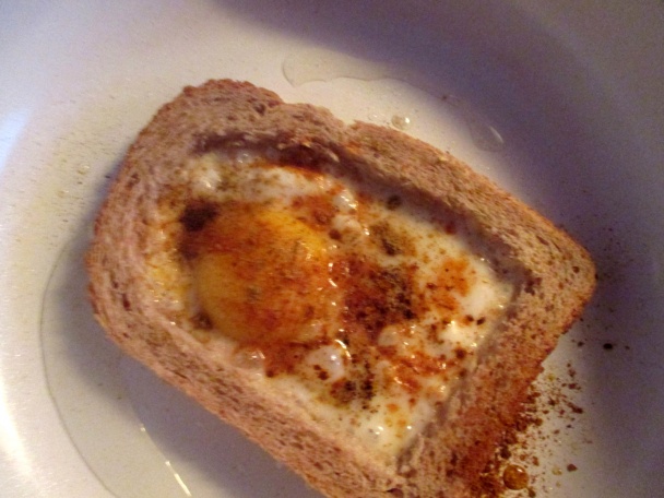 Volské oko zapečené v krajci chleba (fotorecept) - obrázok 3