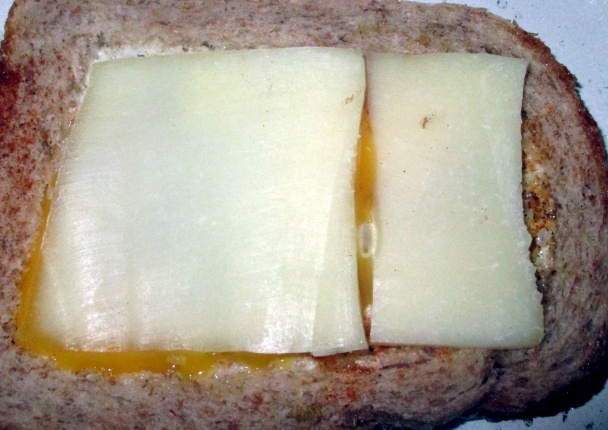 Volské oko zapečené v krajci chleba (fotorecept) - obrázok 7