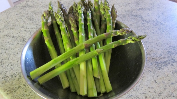 Zelená špargľa pod syrovou perinkou  - obrázok 1