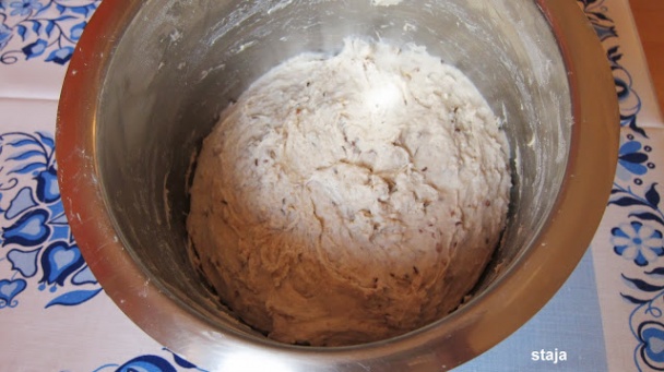 Kváskový chlieb pšenično - ražný s celozrnnou múkou (fotorecept) - obrázok 1