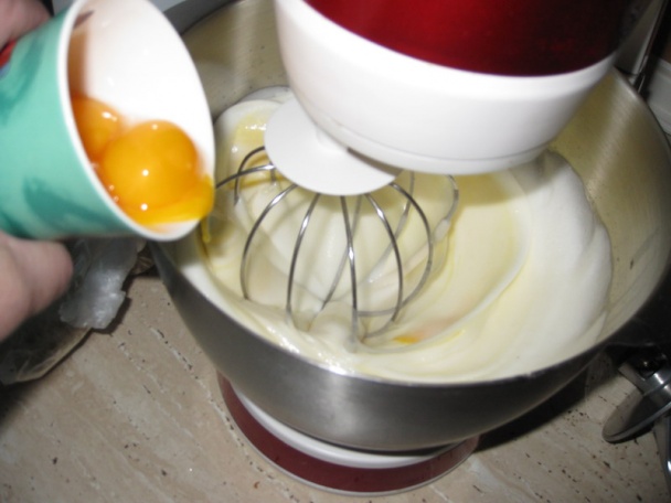 Orechová torta s parížskym krémom - pečenie a plnenie časť 1. - obrázok 3