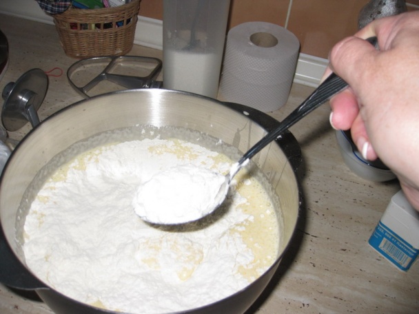 Orechová torta s parížskym krémom - pečenie a plnenie časť 1. - obrázok 4