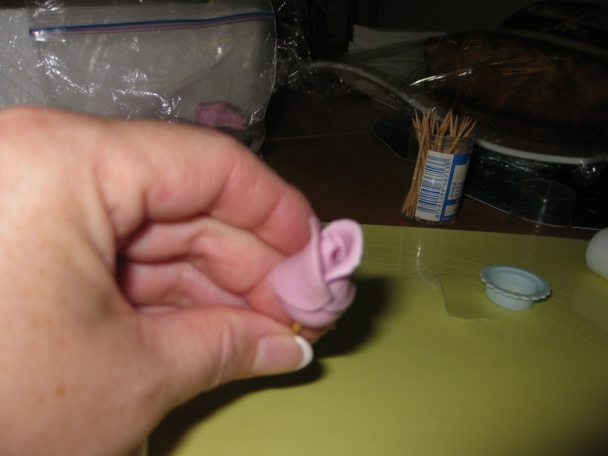 Kakaová torta a postup na ružičky - obrázok 11