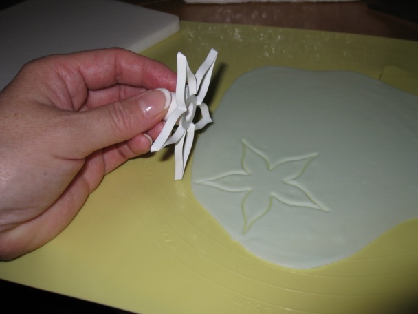 Kakaová torta a postup na ružičky - obrázok 15