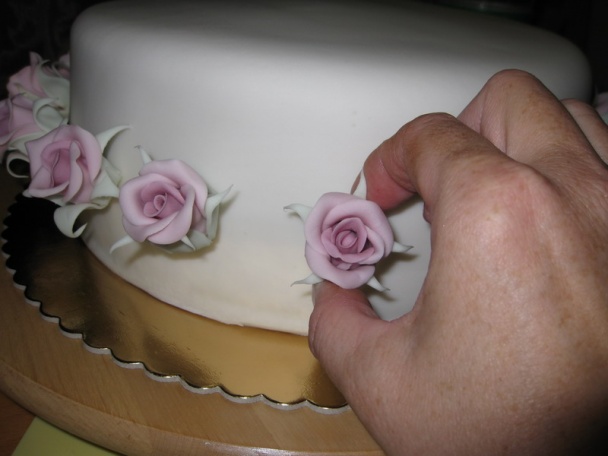 Kakaová torta a postup na ružičky - obrázok 20