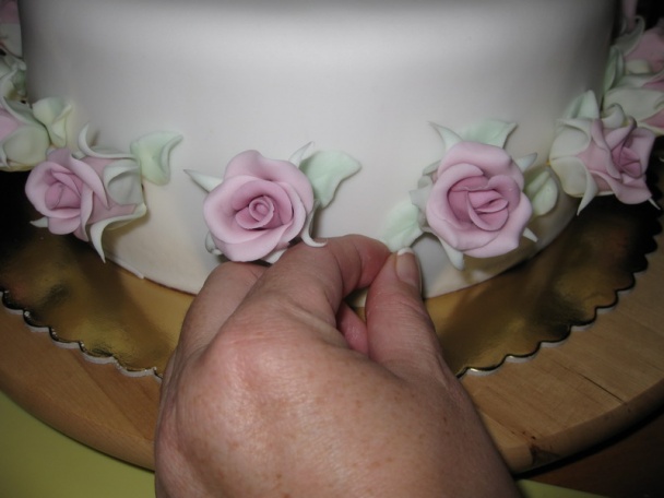 Kakaová torta a postup na ružičky - obrázok 21